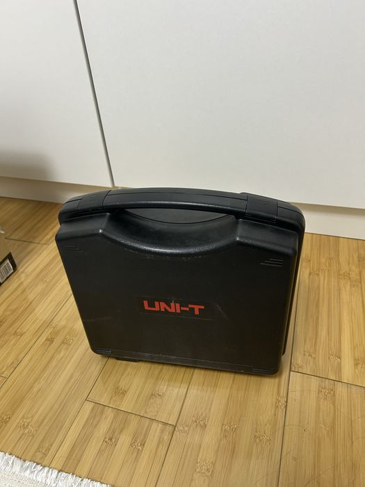 UNI‑T UT513 мегомметр