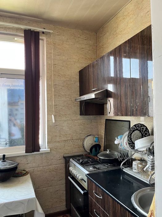 Sergeli 7 da 5 xonali uy srochno naqdga sotiladi