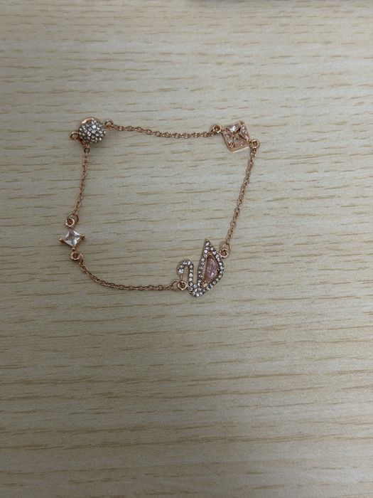 Bratara Swarosvki lebeda rose gold magnetica