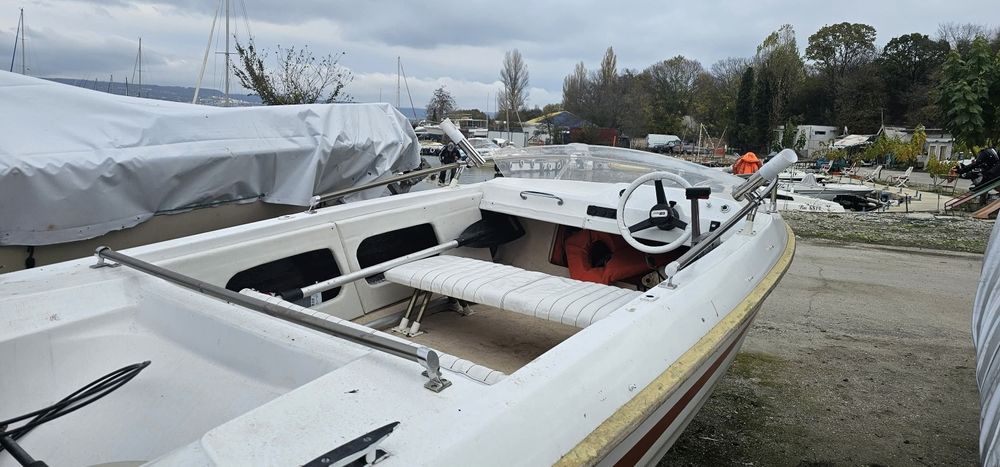 Лодка 4.6м, двутактов двигател