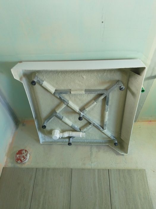 Поддушово корито 80см/80 см със сифон