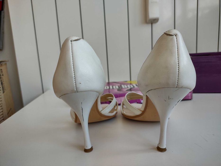 Бели официални обувки на ток Paolo Botticelli