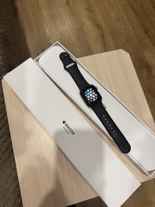 Продам Apple Watch series 3