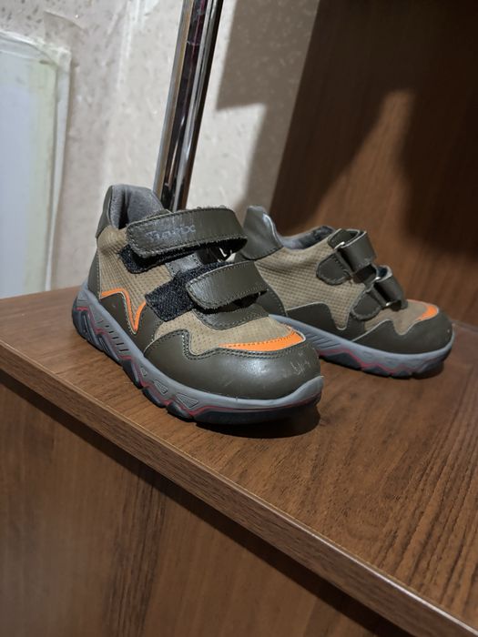 Продам ботинки детские на мальчика