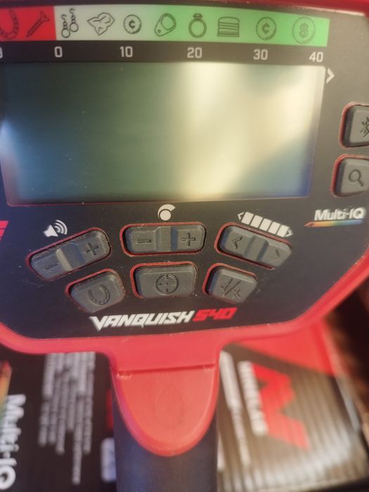 Продам металлоискатель VANQUISH 540.