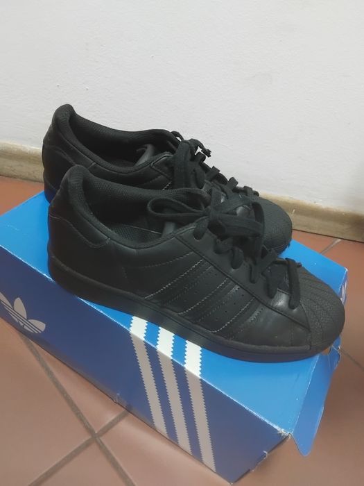 Продавам черни Сникърси /кецове/ Адидас /Adidas/