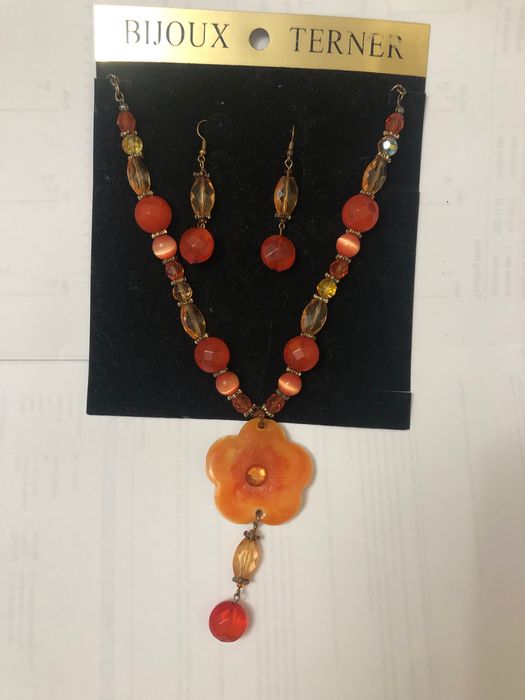 Set deosebit colier și cercei