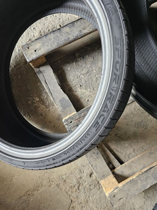 2 anvelope vara 225 35 20 Tomasson