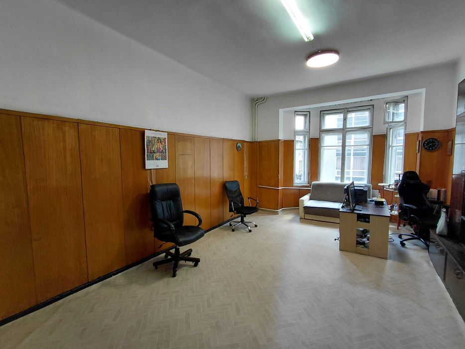 Продавам офис 30 кв.м в непосредствена близост до Съдебната палата