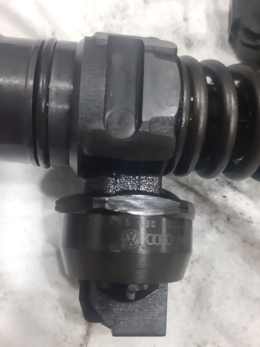 Дюзи BOSCH за пасат б6 2.0 140 hp 2006г.