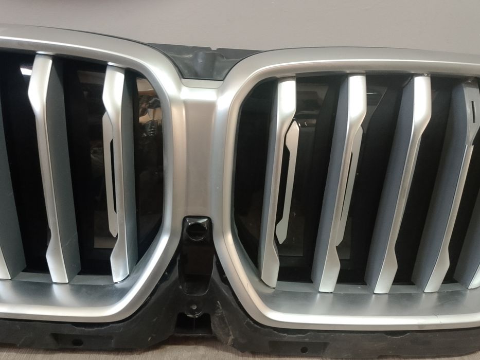 BMW X6 G06 решетка и маска с жалуци