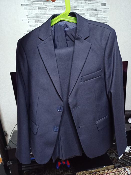 Продам школьный костюм!