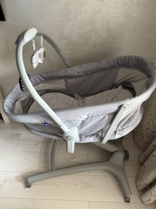 Продам (стульчик-люлька) chicco baby hug 4 B 1