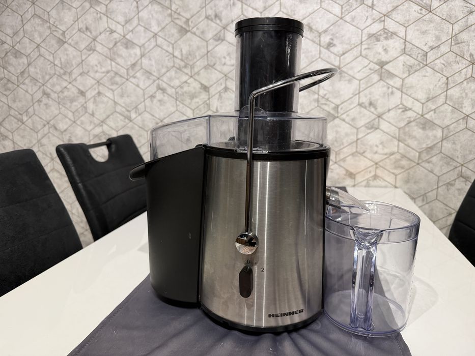 Storcator de fructe si legume Heinner XF-1000SS, 1000 W, recipient suc 1 l, recipient pulpa 2 l, 2 v