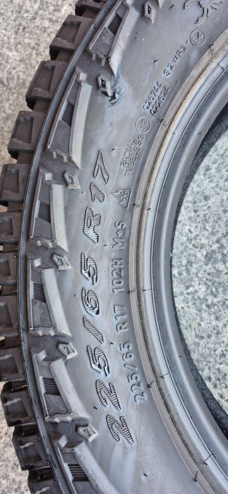 4 anvelope iarna ca noi Pirelli 225/65/17.Pretul este pe bucata.