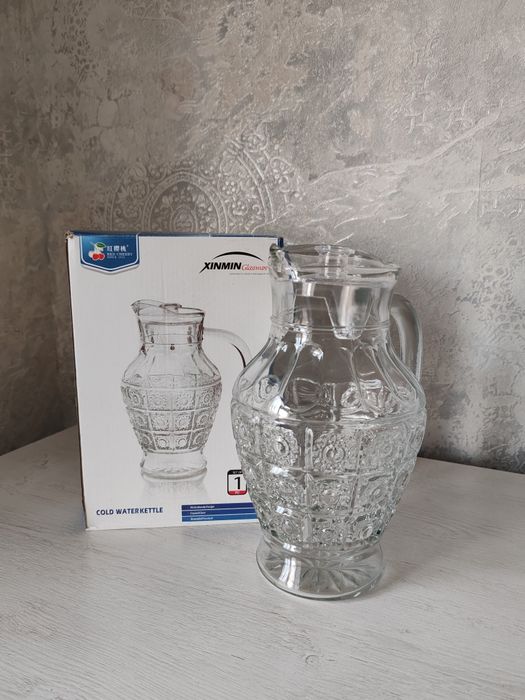 Стеклянный графин