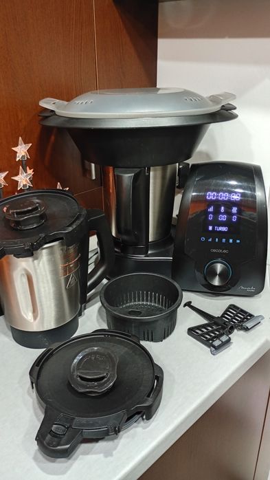 Vând robot de bucătărie  cecotec tip thermomix