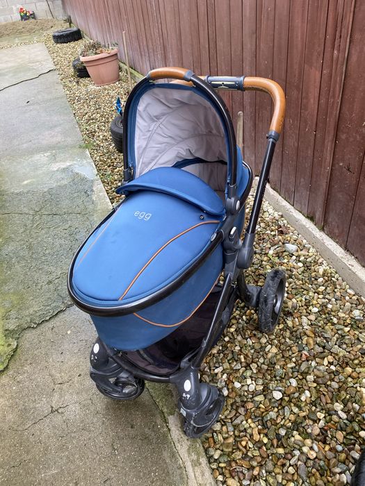 Basinet/Carucior Egg cu toate accesoriile incluse