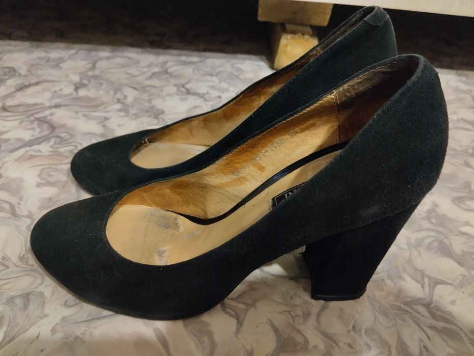 Продам замшевые каблуки.