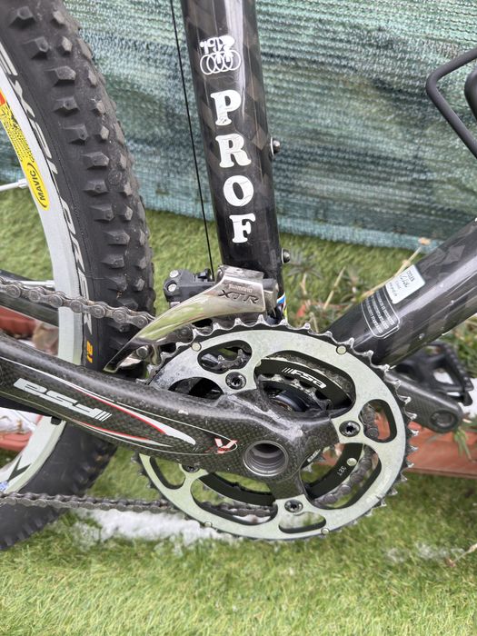 Карбонов Scott рамка 17,5 инча ,26 цола гуми.