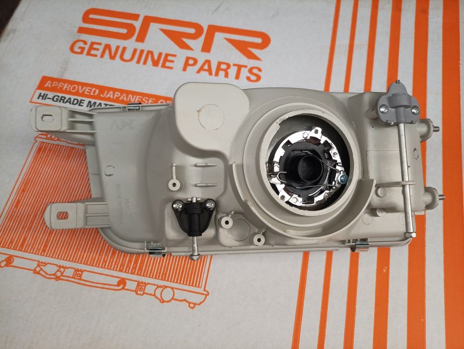 Фара Митсубиси спец вагон, спец рунер