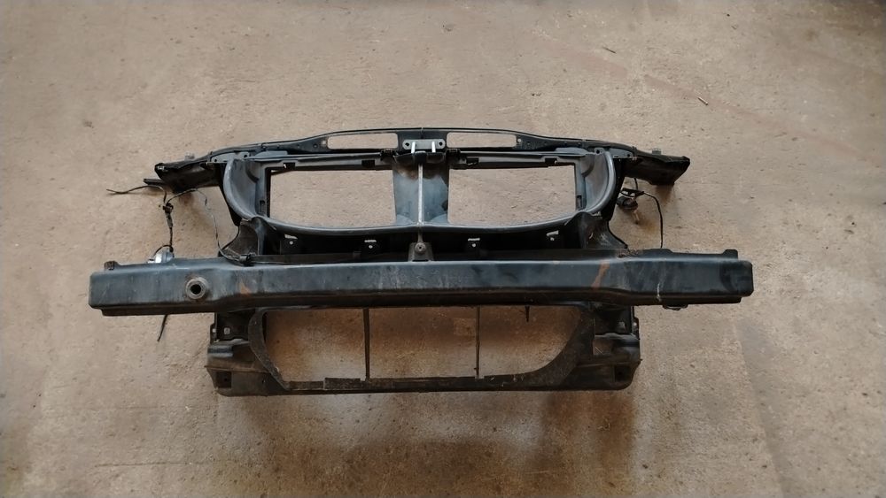 Маска ( очиларка )греда под предна броня БМВ е90 е91 / BMW E90 E91