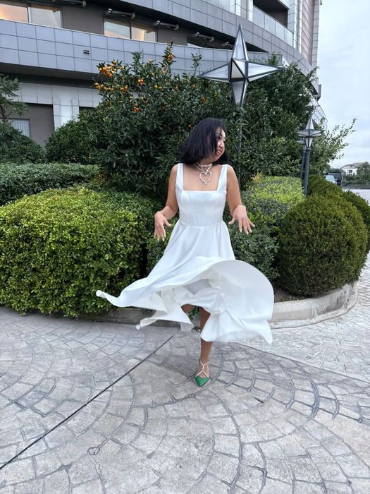 Платье белого цвета!