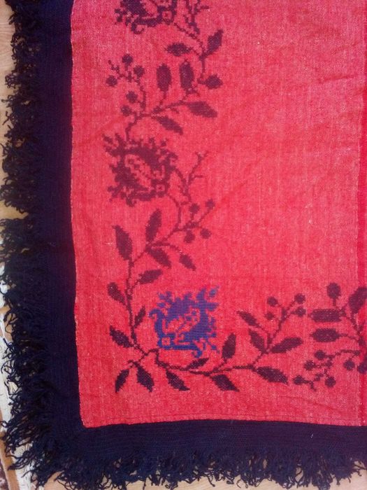 2  броя винтидж покривки около 100 годишни,  уникати, за ценители