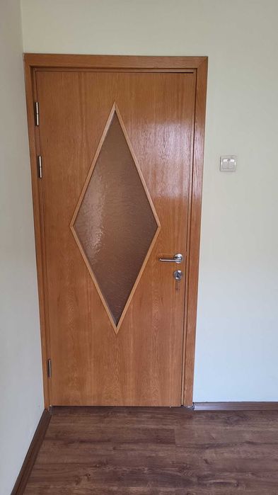 Se vând 6 uși + dresing