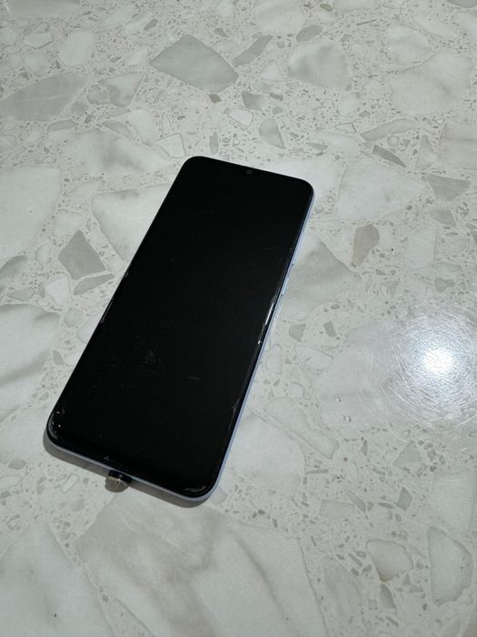 Самсунг Галакси 04 е