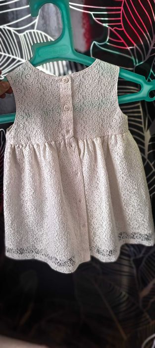 Продавам дрешки, обувки, сандали за момиченце на 06-2г