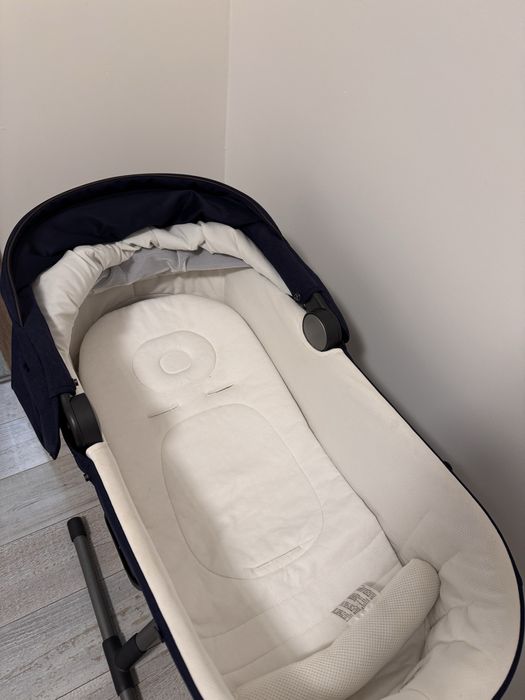 Продам коляску + зимний блок (люлька) Inglesina Италия