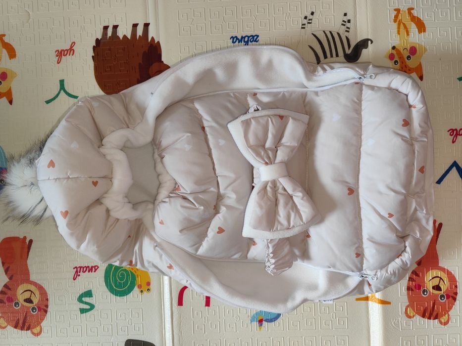 Конверт зимний для новорожденных. Шапочка в подарок