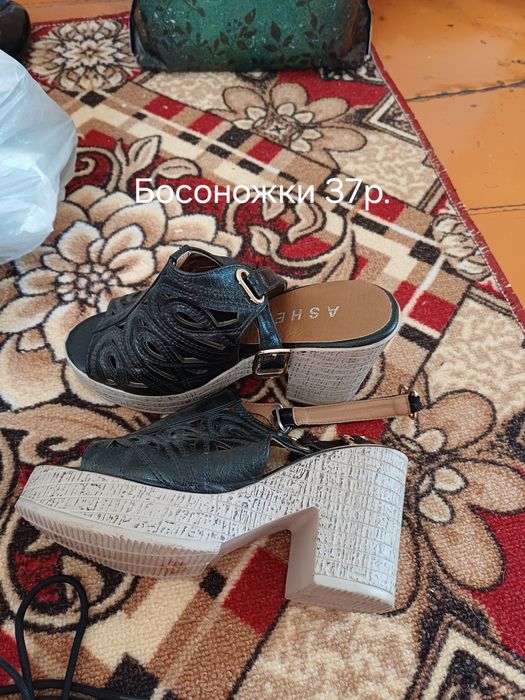 Отдам даром обувь