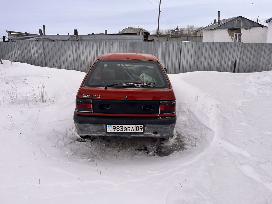 Продаю машину рено