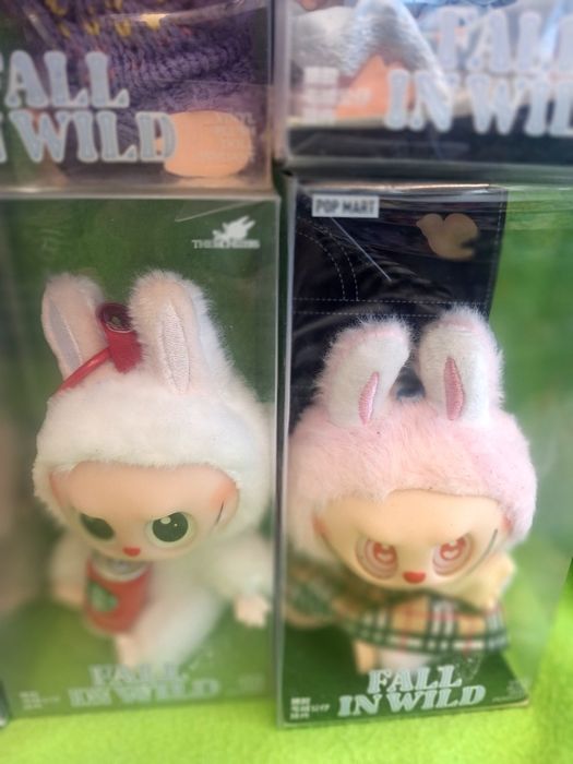 Лабубу на Pop Mart със дрехи по избор - обличат и събличат