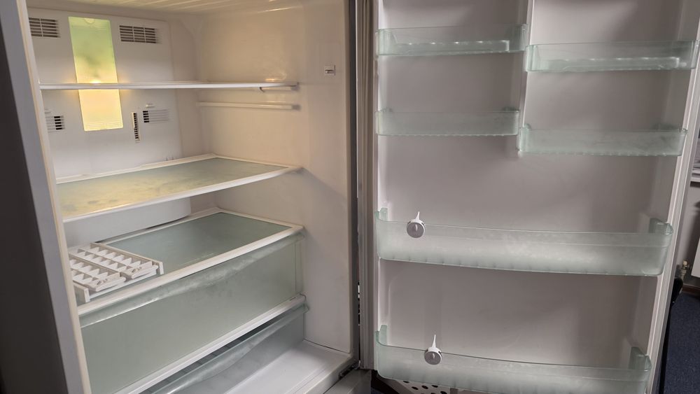 Продам холодильник Panasonic.