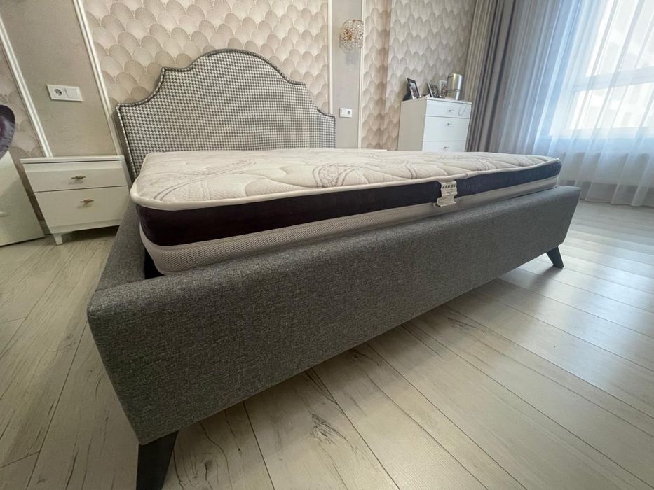 Продам двуспальнюю кровать