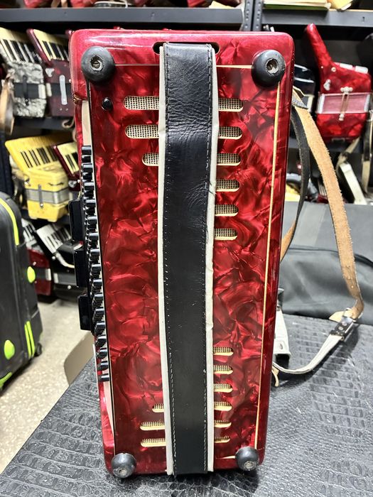 Acordeon Weltmeister Stella cu 80 basi