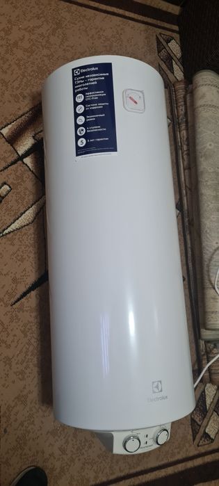 Водонагреватель Electrolux EWH 80 Quantum Pro белый