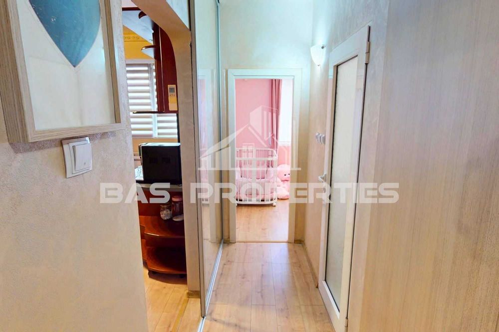 Продава се Тристаен апартамент в София, Надежда 3 - 66 кв.м за 1585 €/кв.м - Снимка #4