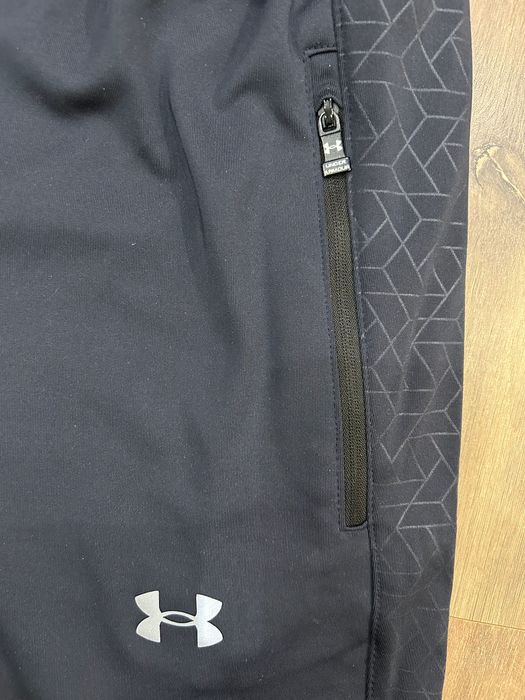 ОРИГИНАЛЕН ЧИСТО НОВ екип на Under Armour