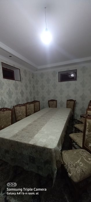 Mehmon xona uchun stol-stul yangidek