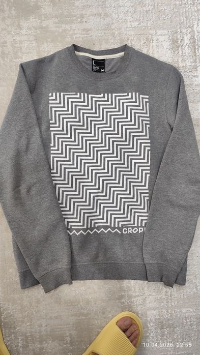 Продается свитшот.