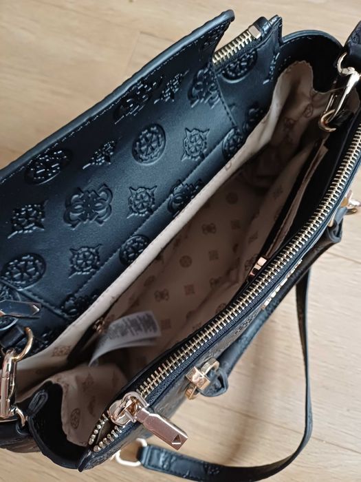 Дамска чанта Guess