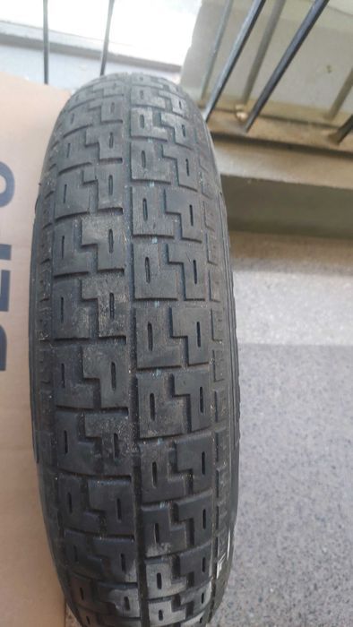 Продавам  резервна   гума  за Ланчия Ипсилон  2006 г