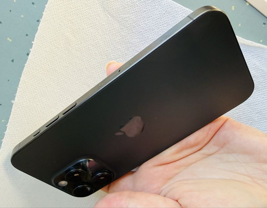 iPhone 15 Pro Max 256GB – Перфектен, като нов Пълен комплект