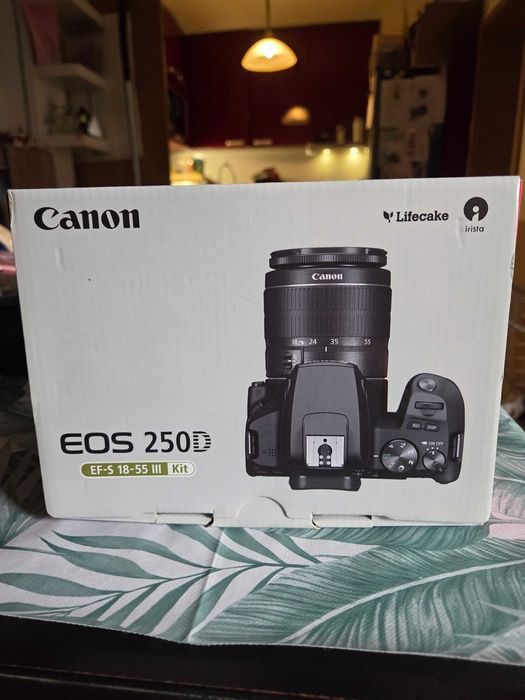 Продава/заменя Canon EOS 250D камера (само тялото)