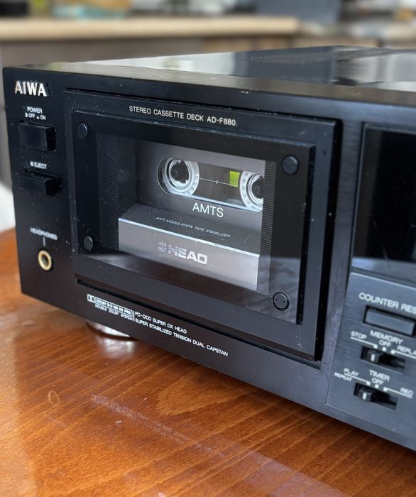 Продавам касетен дек  Aiwa AD-F880