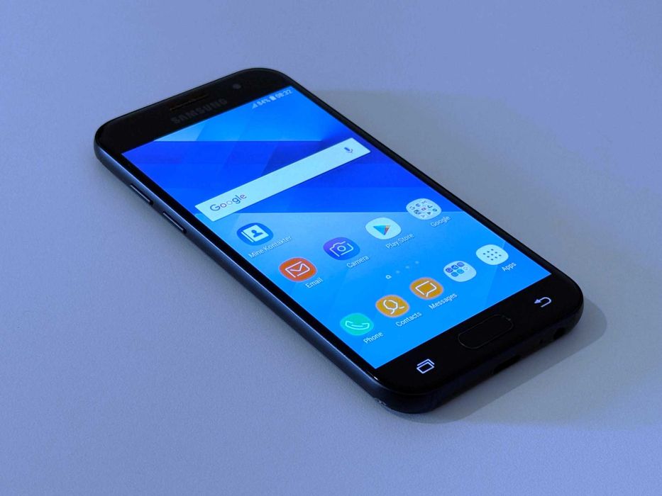 Бартер! Като НОВ! Samsung Galaxy A3 (2017) Black Sky (Черен)